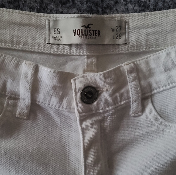 Hollister Skinny Jeans. White. 5 Short or W27, L29. - Picture 3 of 6
